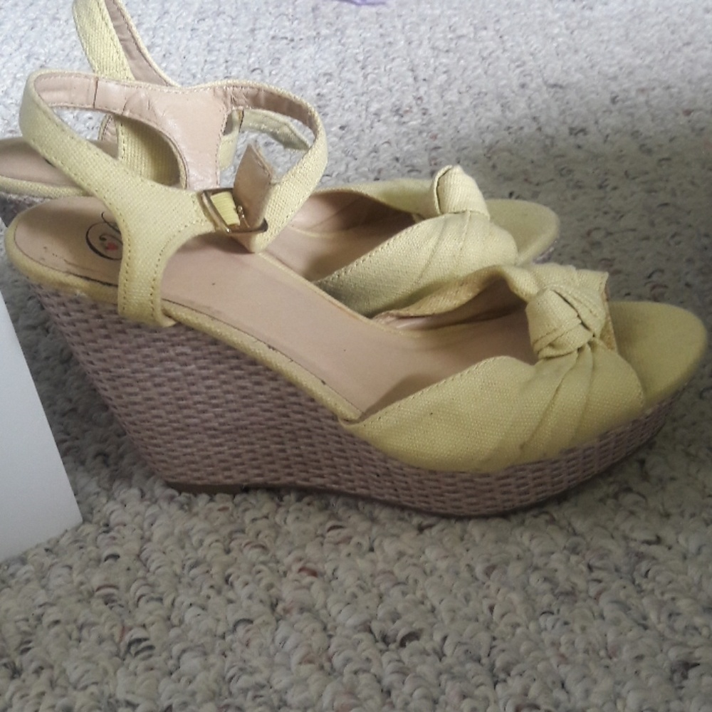 Yellow Wedges - Picture 2 of 5